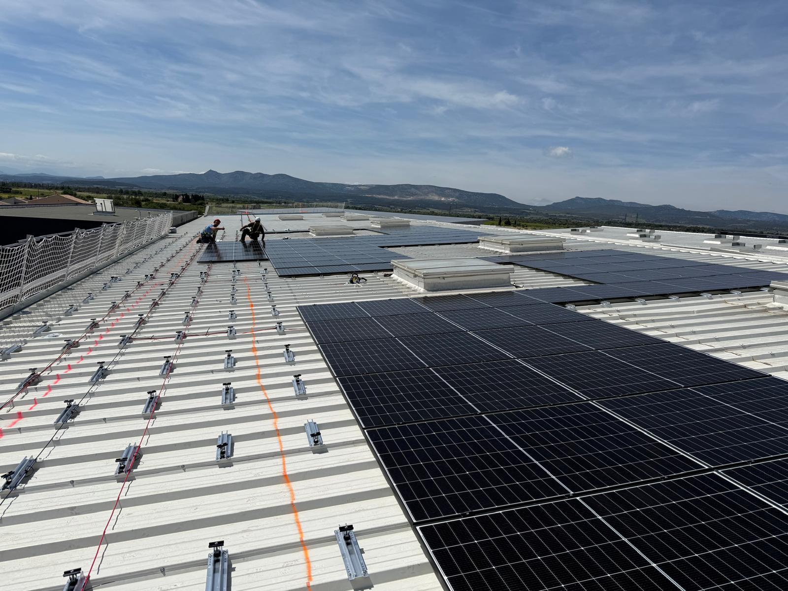 Pose d'une installation photovoltaique par Lumelio en conditions de securite