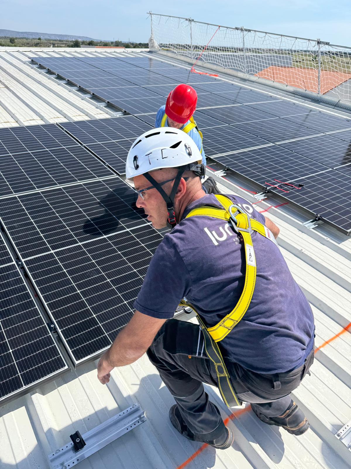 Technicien Lumelio sur un chantier photovoltaique
