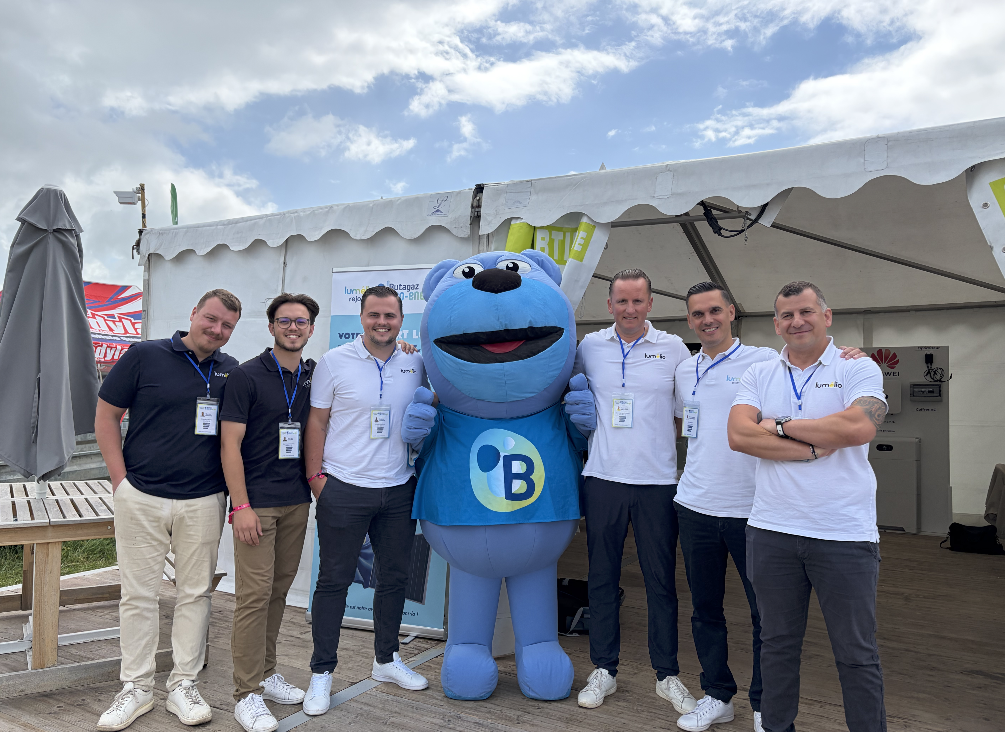 Equipe Lumelio devant le stand Terres en Fete
