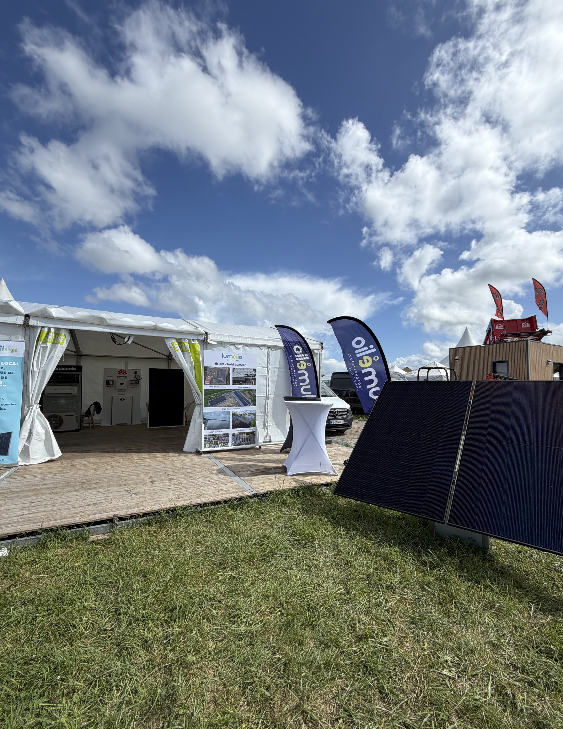 Stand Lumelio a Terres en Fete avec panneaux photovoltaiques